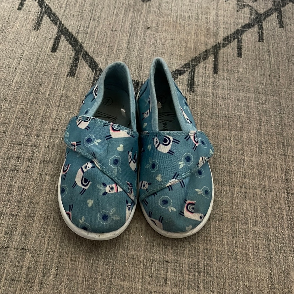 Llama shoes size 7